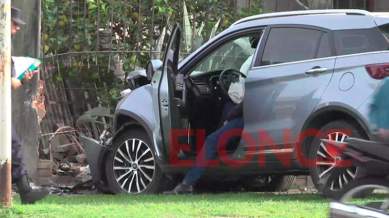 Una camioneta se incrustó contra una casa: el conductor se habría ...