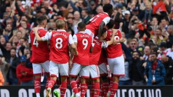 Arsenal, candidato al título, arrancó con festejo en la Premier League