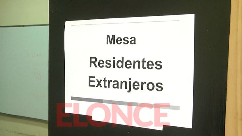 Extranjeros residentes en Paraná votaron y destacaron la jornada electoral