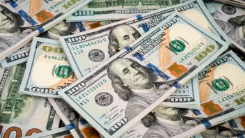 El dólar blue bajó y cerró la semana en $710