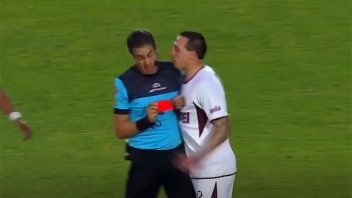 El duro informe del árbitro contra un jugador por el partido Colón - Lanús