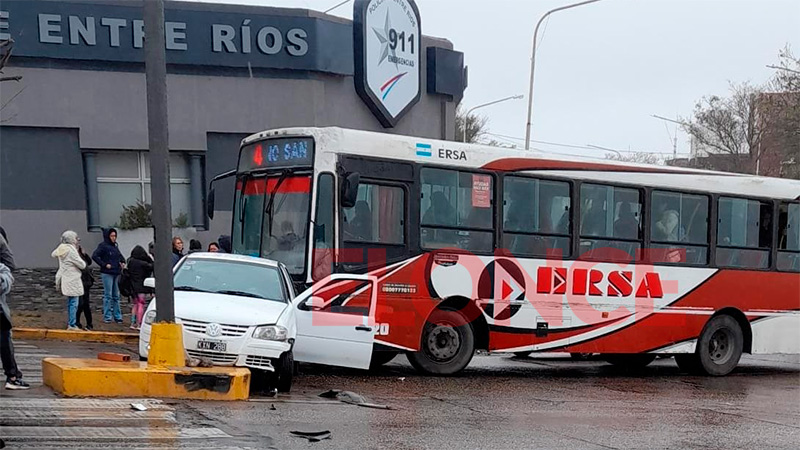 Una Herida Y Daños Materiales Tras Choque De Auto Y Colectivo En Cinco Esquinas Policiales 3249