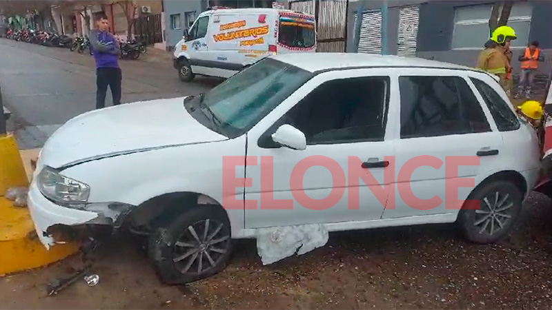 Una Herida Y Daños Materiales Tras Choque De Auto Y Colectivo En Cinco Esquinas Policiales 0334