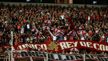 Hinchas de Independiente protestaron pacíficamente por la crisis deportiva e institucional
