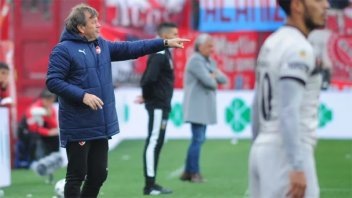 Ricardo Zielinski renunció al cargo de director técnico de Independiente