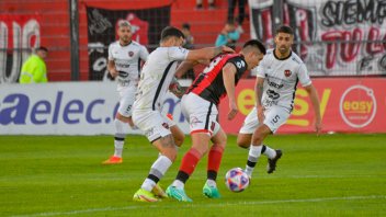 Patronato quedó a ocho puntos del Reducido tras la fecha en la Primera Nacional