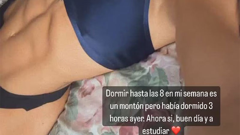 Dio los buenos días a sus fans y lució un sensual look para estudiar