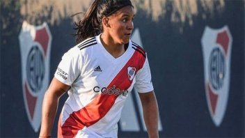 Fútbol femenino: una jugadora de River se desvaneció y convulsionó en pleno partido