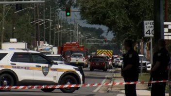 Estados Unidos: reportan decenas de muertos en un tiroteo en un negocio