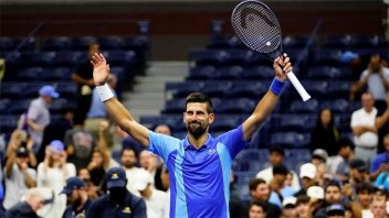 Djokovic debutó con éxito en el US Open y recupera el número uno del mundo
