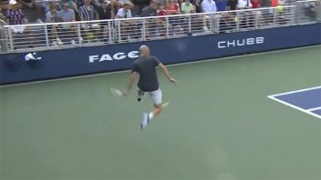 Video: el acrobático tiro de un tenista que hizo furor en el US Open