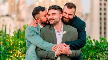 Celebraron una boda poliamorosa en Brasil: se casaron tres hombres