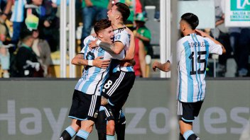 Argentina venció 3-0 a Bolivia en la altura de La Paz: los goles