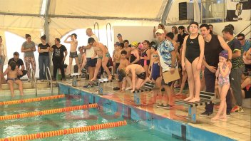 Se desarrolló el Certamen de Natación en el Paraná Rowing Club