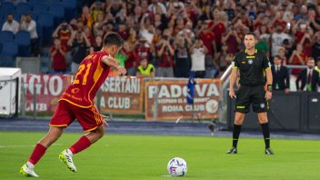 Video: Paulo Dybala marcó dos goles en el triunfo 7-0 de la Roma en Italia