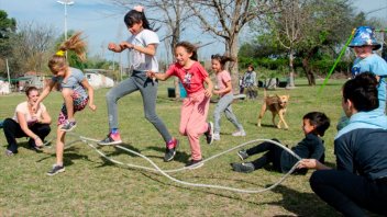 Comenzó el Ciclo Cruce: infancias disfrutaron de juegos y arte en barrio Capibá