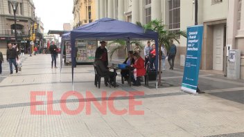 Defensa al Consumidor atendió consultas en Plaza 1º de Mayo de Paraná