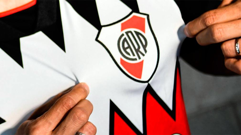 River Presentó Su Nueva Camiseta Alternativa Inspirada En Una De Sus Temporadas Con Ramón Díaz 1179