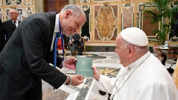El rector de la UNER junto a autoridades universitarias fue recibido por el Papa