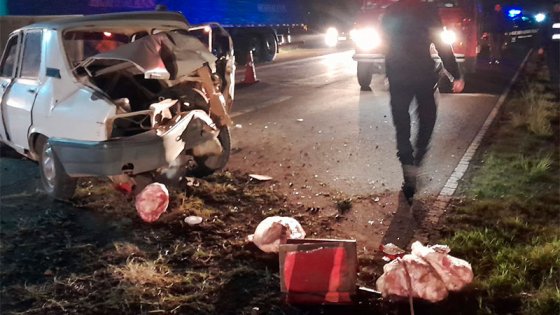 Auto fue chocado de atrás y terminó sobre el carril contrario en Ruta 12