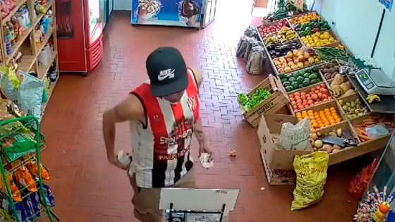 Video: el momento exacto en que un hombre robó un cargador de una despensa