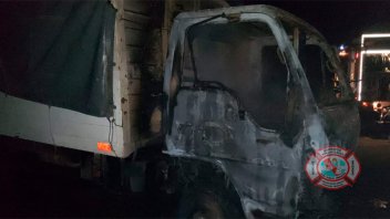 Un principio de incendio se produjo en un camión: no hubo heridos