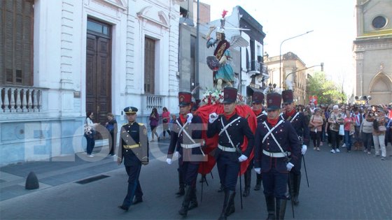Con procesión y misa fieles celebraron a San Miguel, el patrono de la provincia