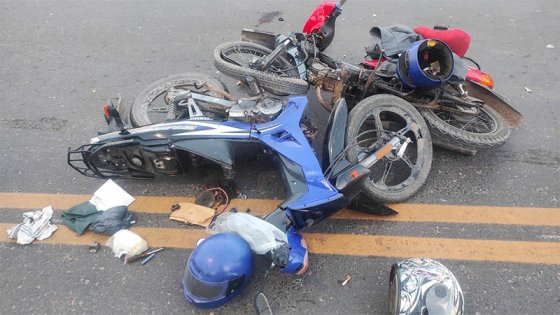 Dos hombres resultaron gravemente heridos tras choque de motos en Paraná