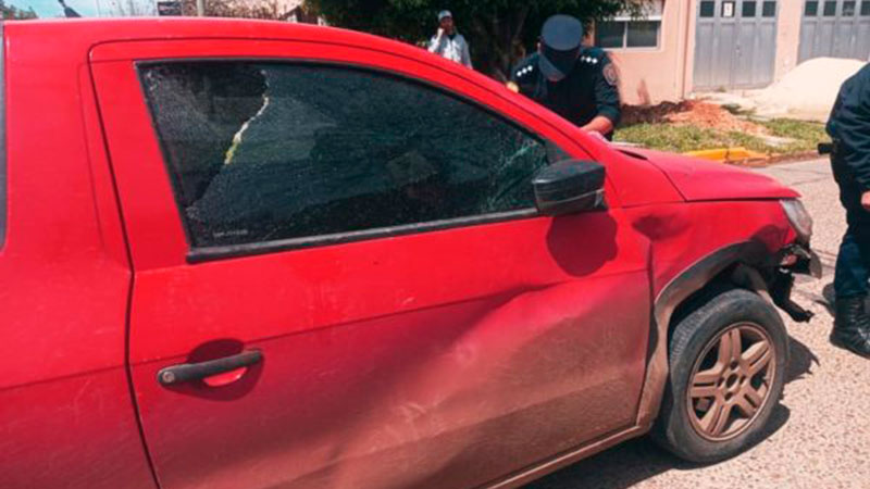 Un motociclista terminó con fractura tras chocar contra una camioneta