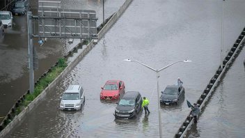 Colapsaron los servicios en Nueva York por fuertes lluvias sin precedentes
