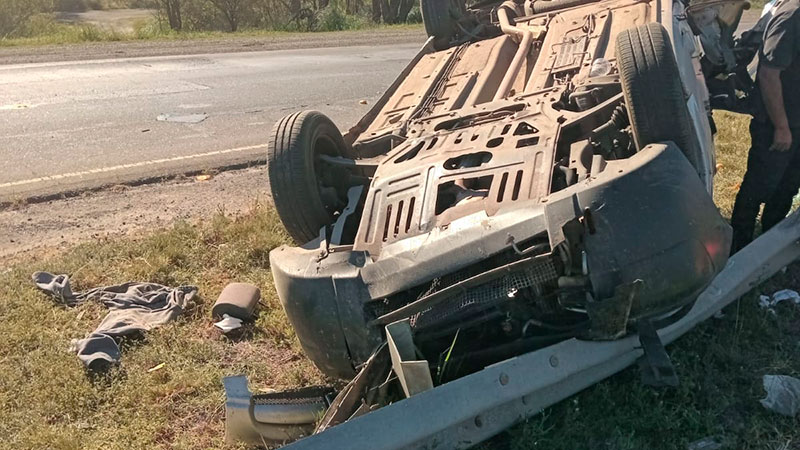 Volcó una camioneta en la ruta 12 y tres personas resultaron heridas ...