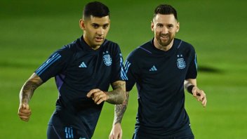 Sorpresiva reacción de Cuti Romero luego de recibir un gran elogio de Lionel Messi