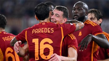 La Roma de Paredes y Dybala despachó con una goleada al Servette: los goles