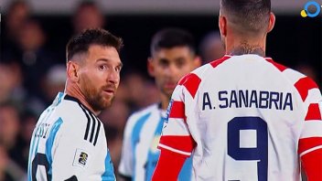 Jugador de Paraguay escupió a Messi en el partido: 