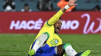 Confirmada la lesión de Neymar: rotura de ligamento y menisco de la rodilla izquierda