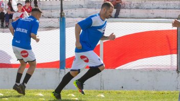 El uruguayo ex River, Rodrigo Mora, volvió al futbol