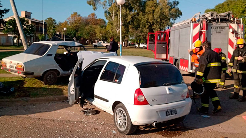 Embarazada y sus dos hijos fueron hospitalizados tras un choque de dos ...