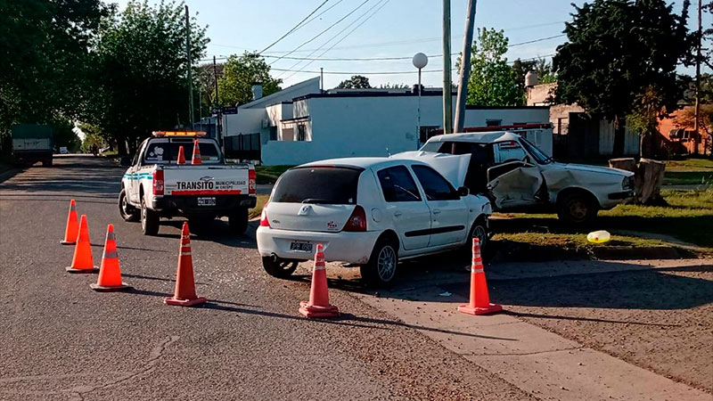 Embarazada y sus dos hijos fueron hospitalizados tras un choque de dos ...
