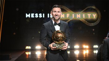 Lionel Messi ganó su octavo Balón de Oro y recordó a Maradona