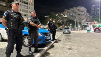 Hinchas de Fluminense atacaron en Copacabana a un grupo de Boca: dos heridos