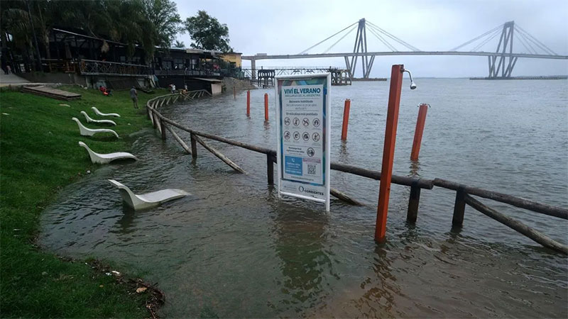 Los ríos Paraná y Uruguay crecen y ascienden los evacuados en Corrientes