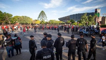 Equipos de Santa Fe entrenaron con custodia policial y definen la seguridad en Colón
