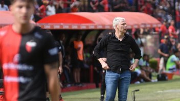 Colón rescindió el contrato del entrenador y el domingo tendrá nuevo presidente