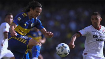 Alarma en Boca y Uruguay: Cavani salió con un golpe en el partido con Newell's