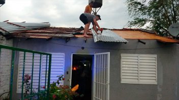 Temporal en Santa Elena y Bovril: voladuras de techos, caída de árboles y postes
