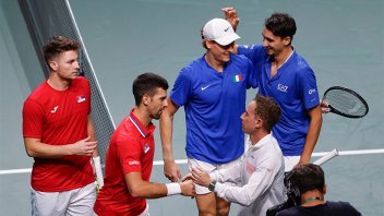 Italia, con Sinner como héroe, venció a la Serbia de Djokovic y disputará la final de la Copa Davis