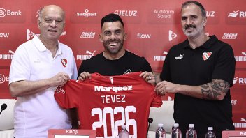 Tevez renovó su contrato con Independiente: 