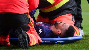 Nico González salió lesionado en el empate de la Fiorentina por la Conference League: goles y lesión