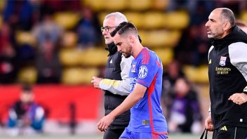Otra baja para la Selección: Tagliafico salió lesionado en la victoria del Lyon