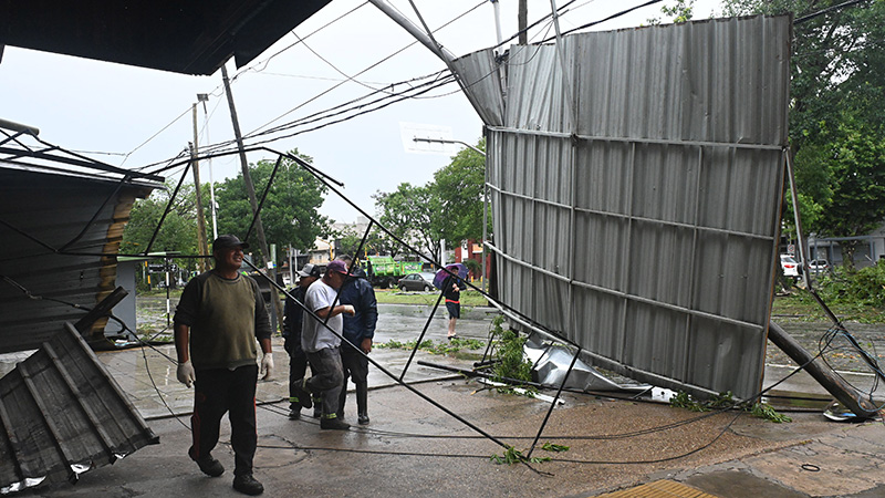 El Temporal Causó Una Muerte, Anegamientos Y Destrozos En Buenos Aires ...